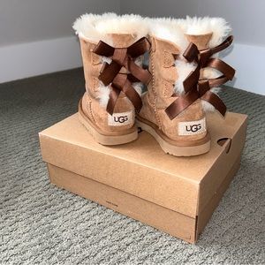 Adorable Bailey Box Ugg Boots Chestnut Brown. EUC! Size 9 little kid